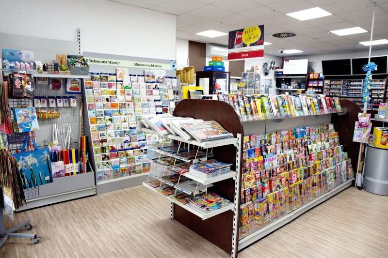 Glückwunschkarten, Zeitschriften und Zeitungen